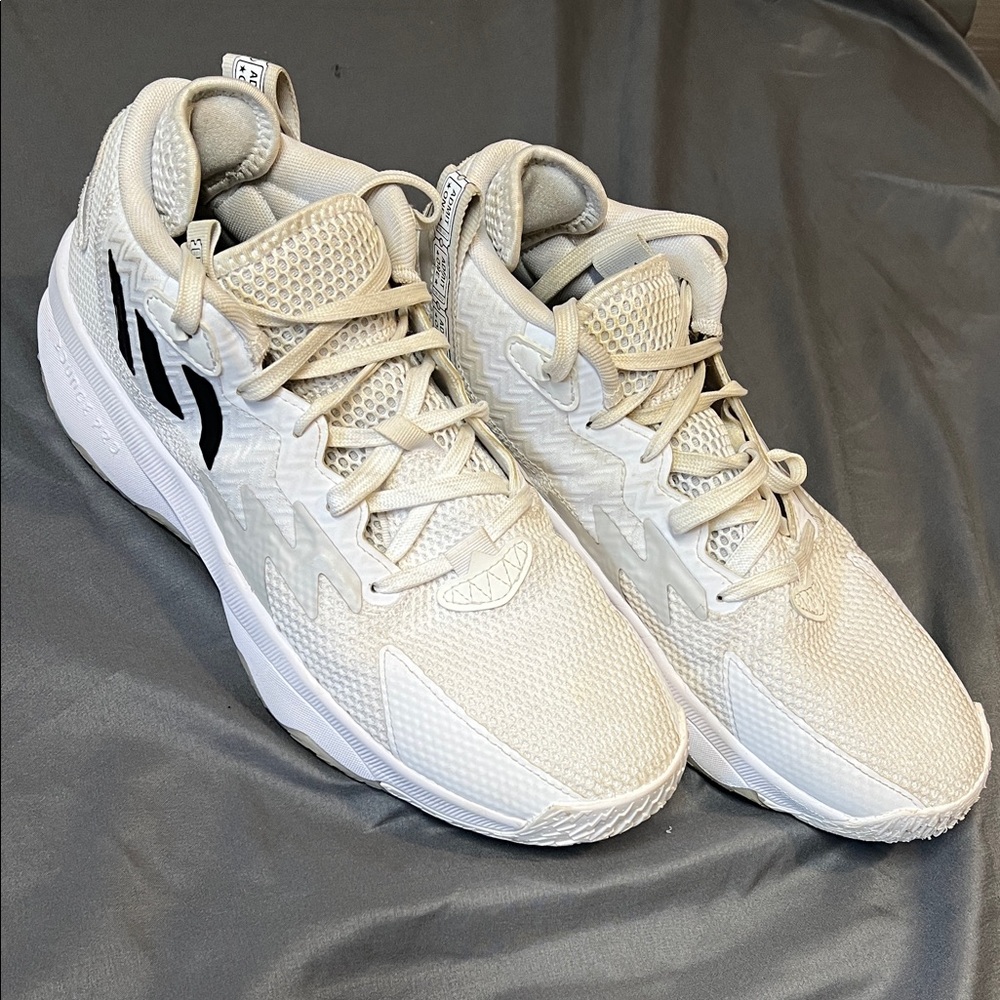 adidas men’s Dame 8 admit one basketball sneakers